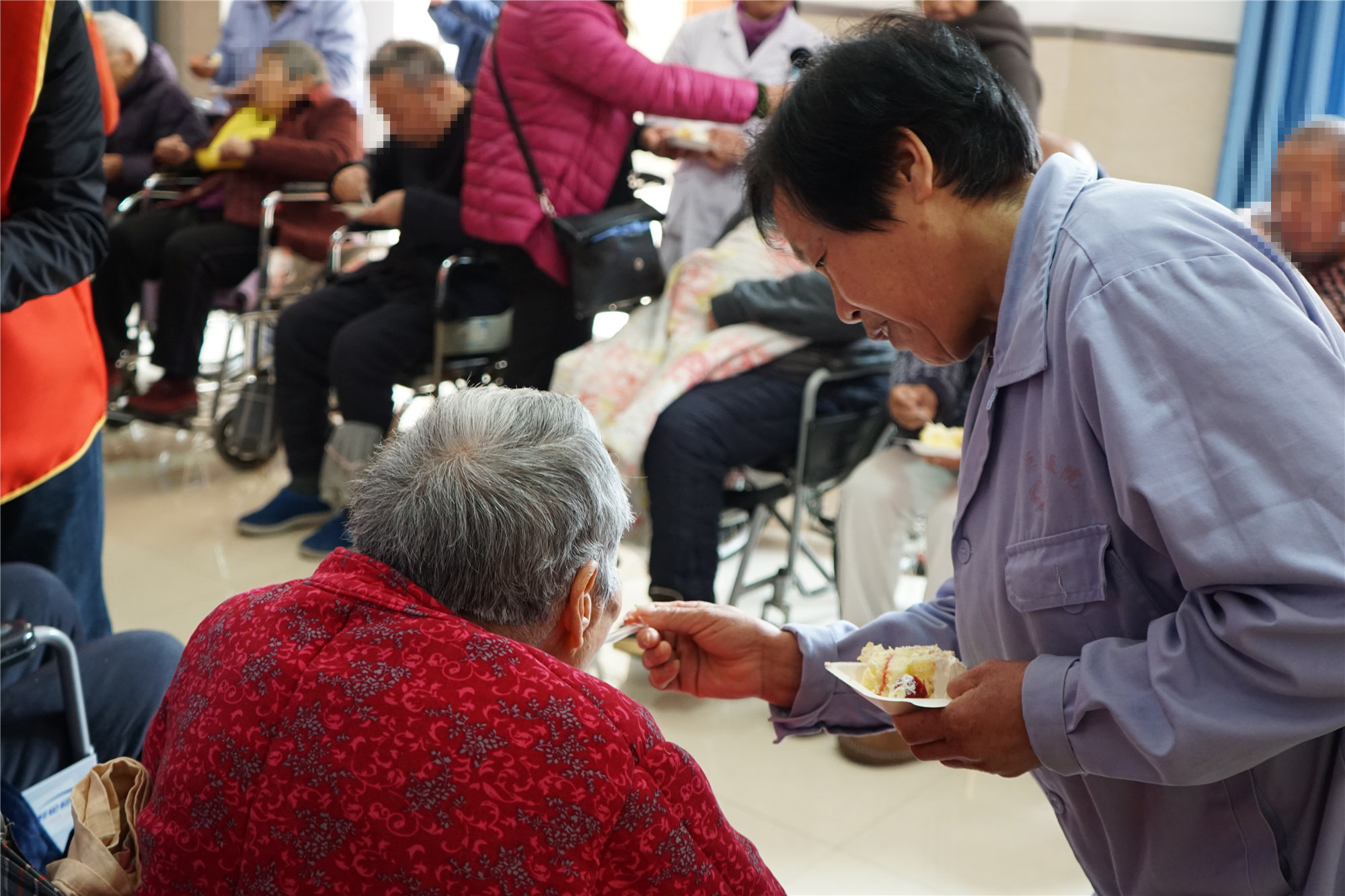 去养老院丢人，老了咋办？中国式养老遭困境，如何让自己晚年幸福